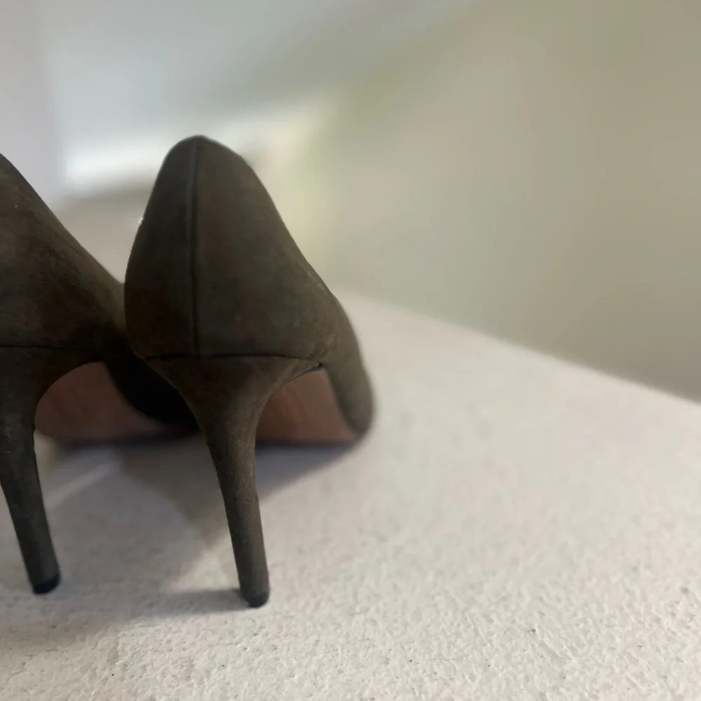 Christian Sirano Size 9 Olive Green pumps point toes shoes career office‎ smart